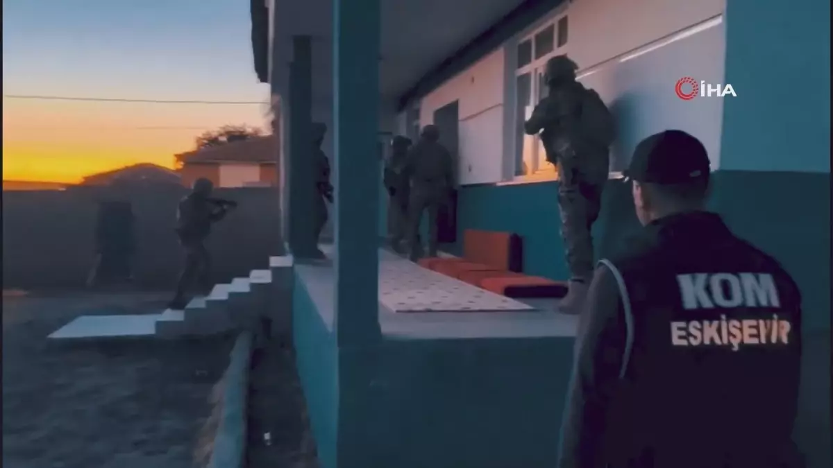 49 ilde tefecilere ve dolandiricilara buyuk operasyon 115 supheli yakalandi ONgxuG4z