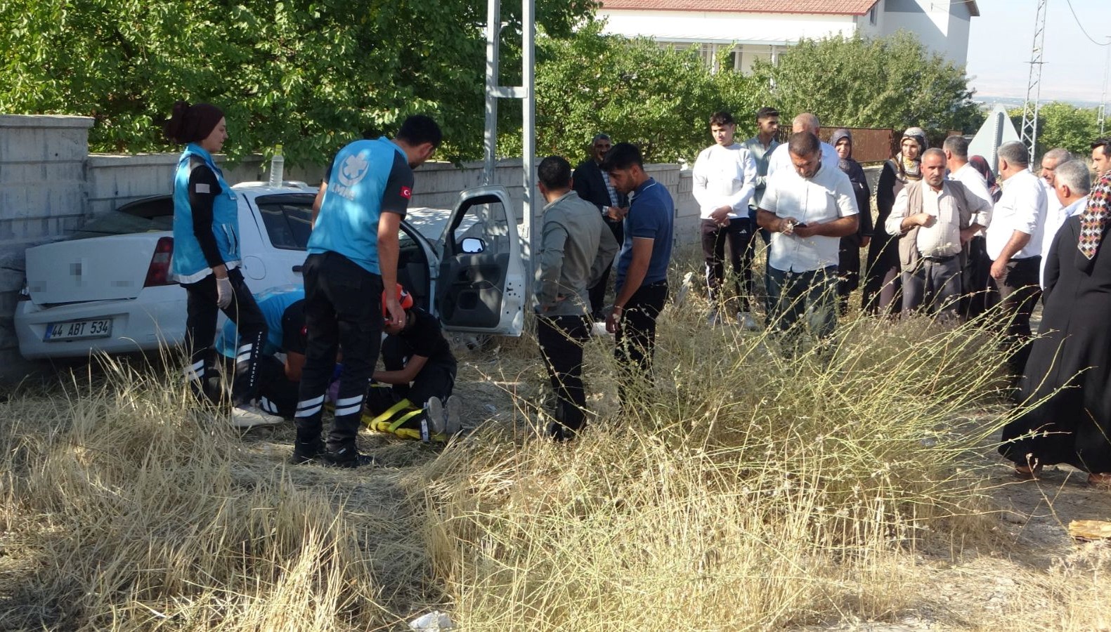 bahce duvarina carpti anne ve 3 cocuk hastaneye kaldirildi stPdApTI