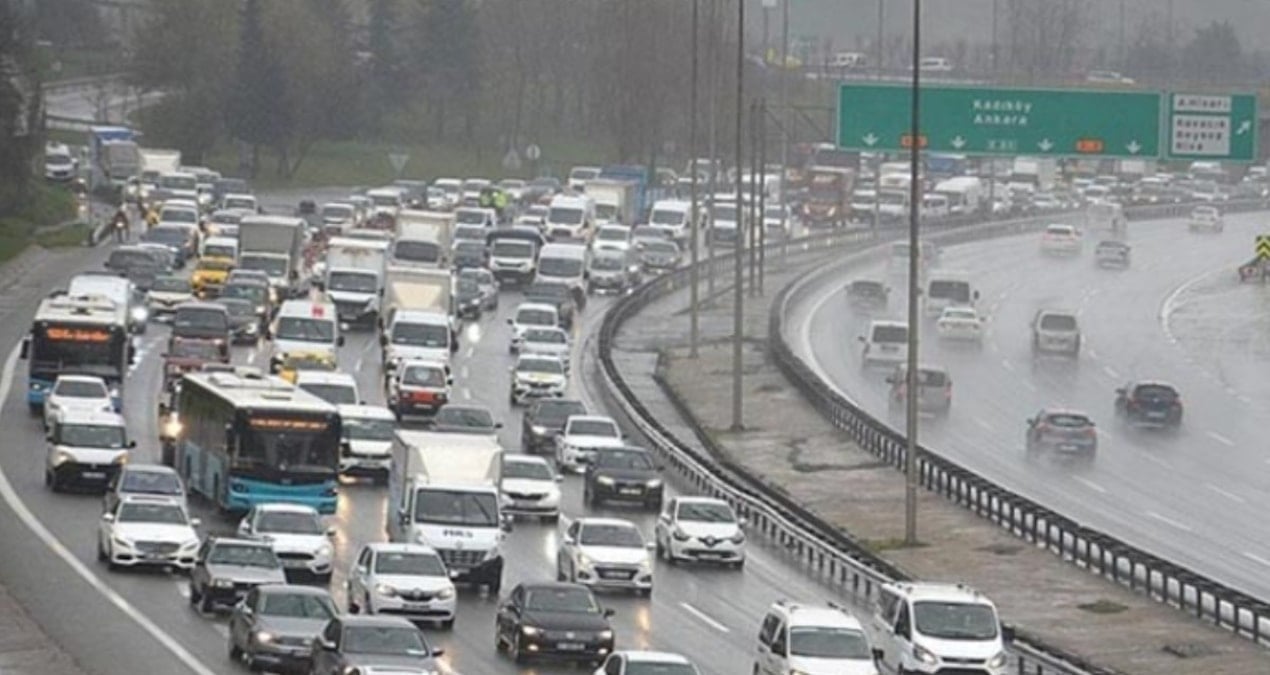 bir yanda abluka bir yanda okul acilisi istanbulda trafik kilit 4kDu3neH