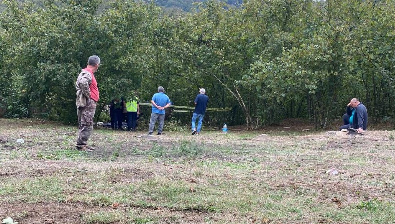 devrilen traktorun altinda kalan surucu oldu HlxZIrXb