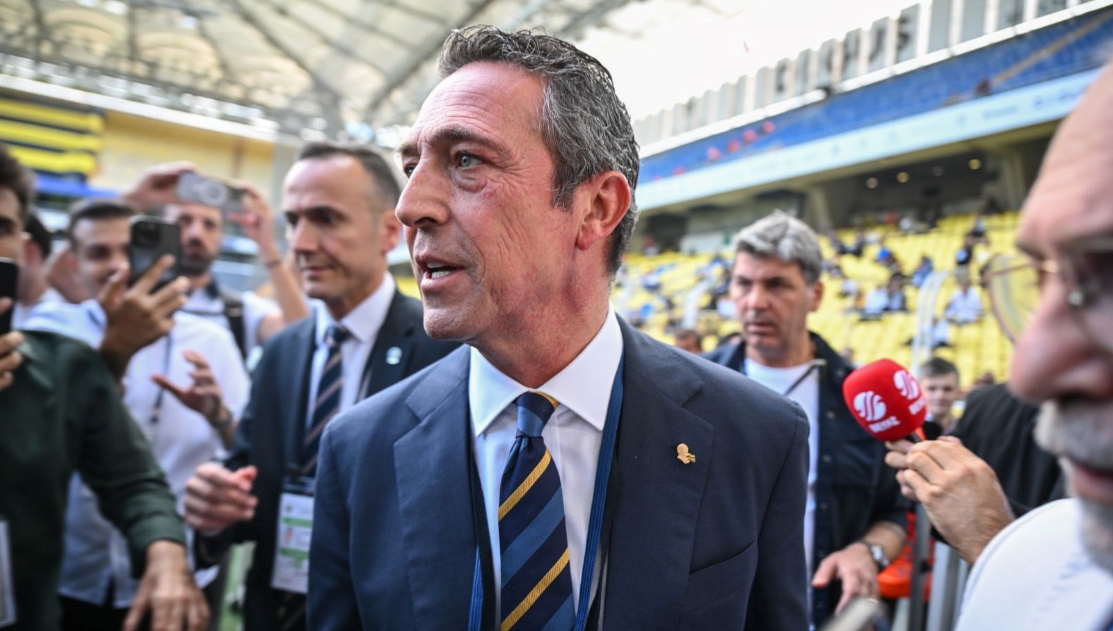 fenerbahcede baskan ali koc ve yonetimi ibra edildi e8BbUQEB