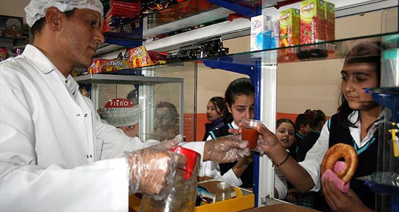 kantin fiyatlarina yuzde 25 zam simit 25 ayran 20 lira Lk8y9BXy