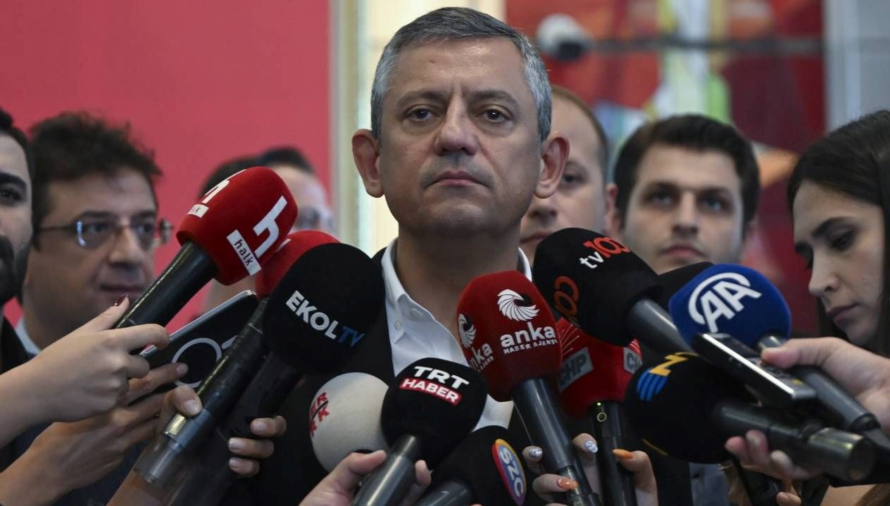 ozgur ozel o kayyum orada 6 gun durur XY5KWY1v