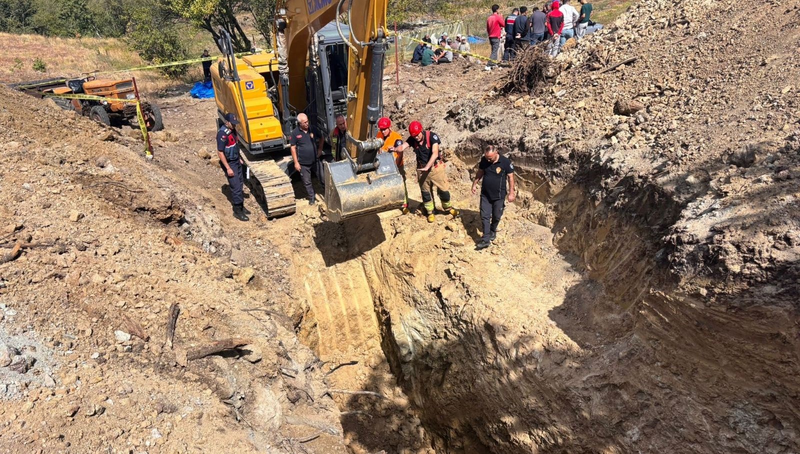 su kuyusu acmaya calisan 2 ciftci toprak altinda kaldi y76SNfVV