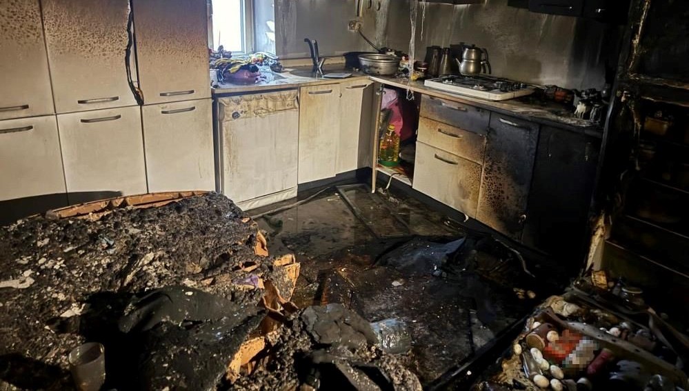 boluda mutfakta baslayan yangin evi yakti LxQhNtpf