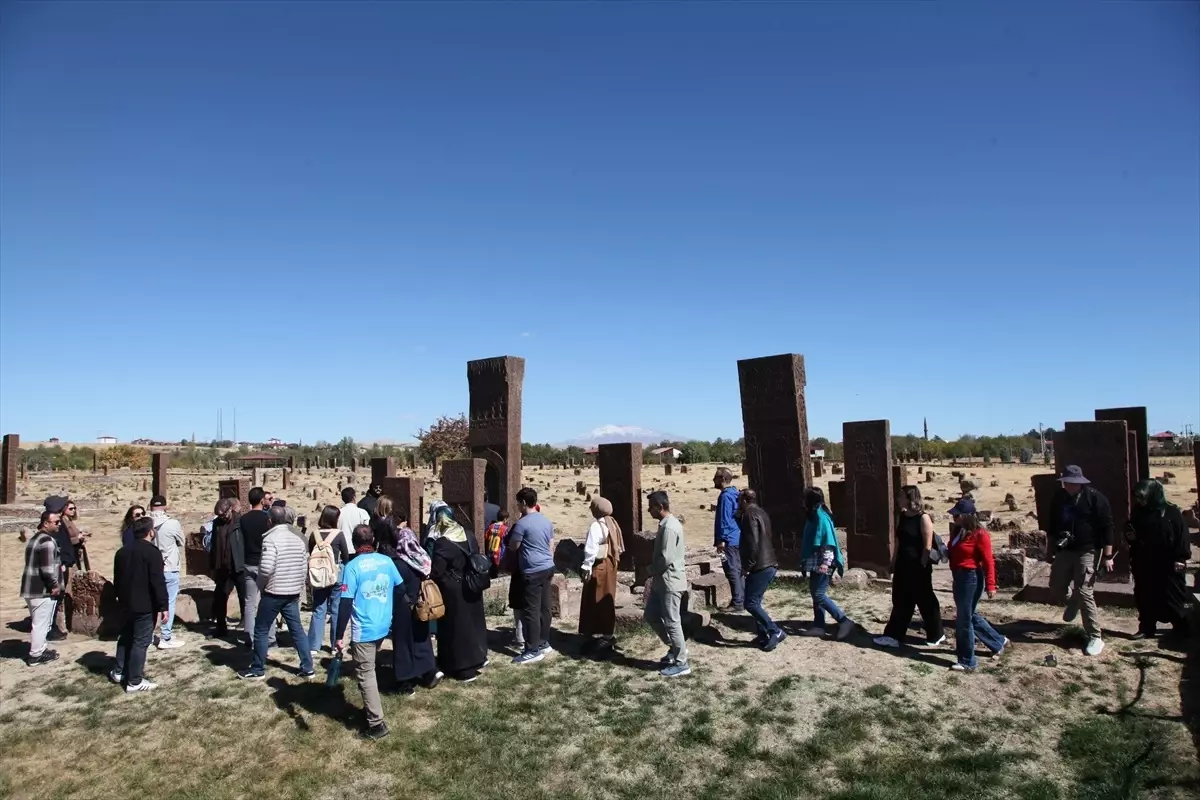 dogaseverler ahlattaki tarihi ve turistik alanlari gezdi i1qzPbDv