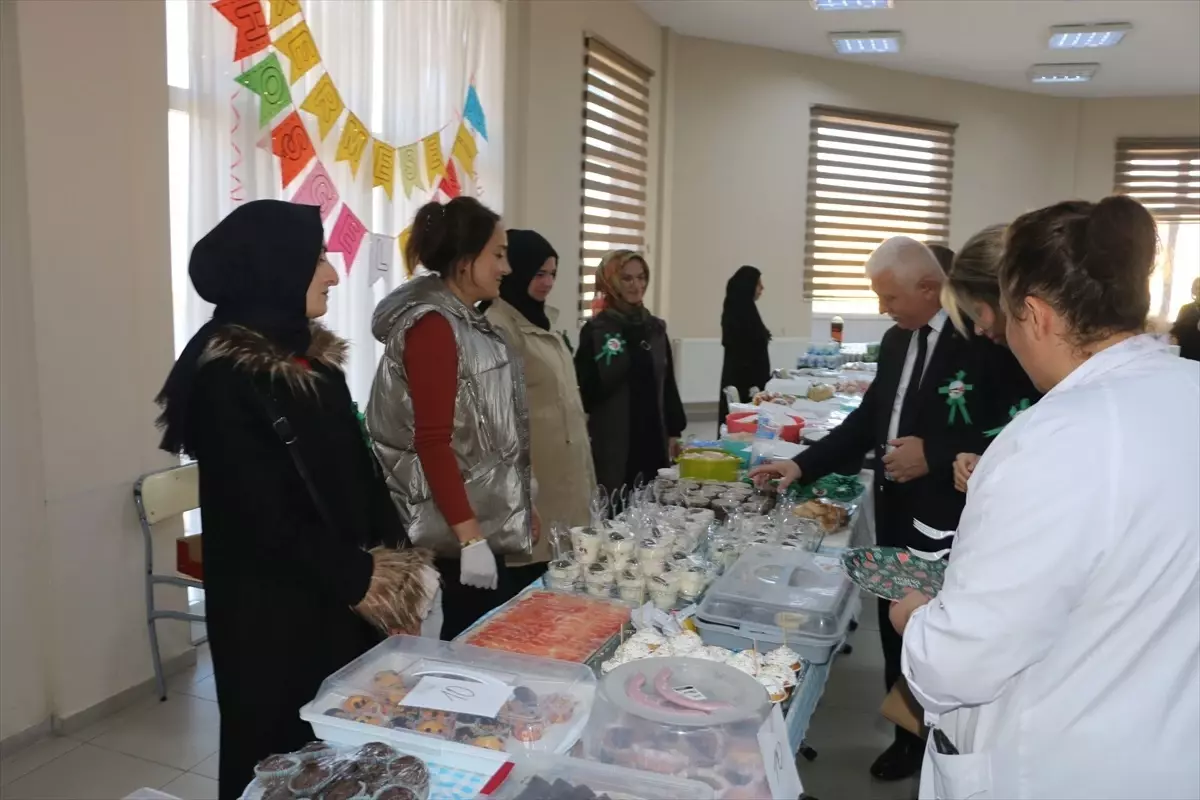 ihtiyac sahibi ogrencilere kermes Kqkmkq5E.jpg