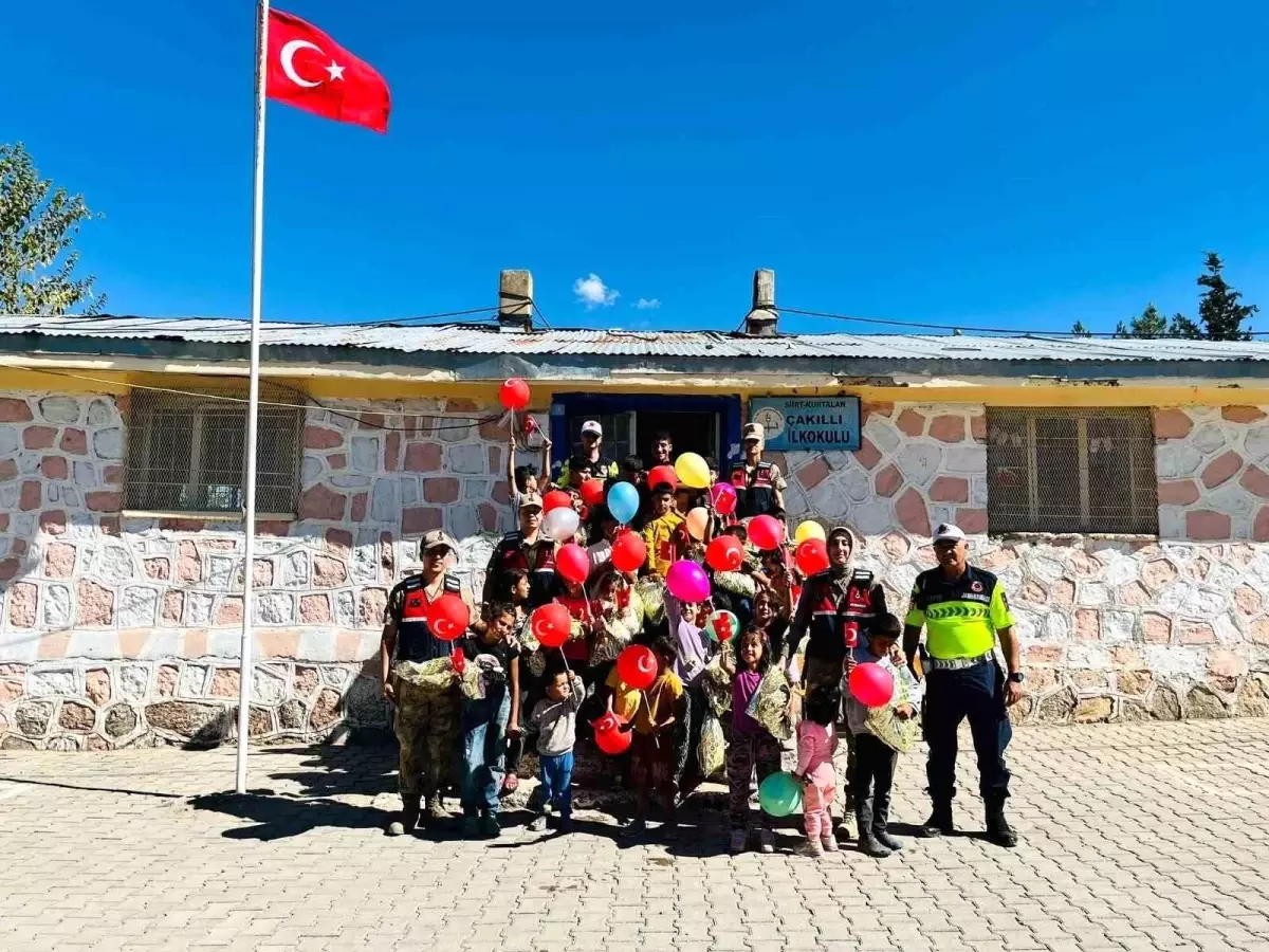 jandarma kiz cocuklari gununde ogrencilere egitim verdi Nf78KPMl