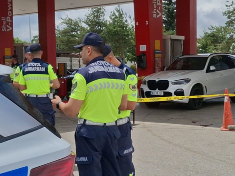 Akaryakit istasyonunda tartistigi 2 kardesi tabancayla vurdu tU14Jl38